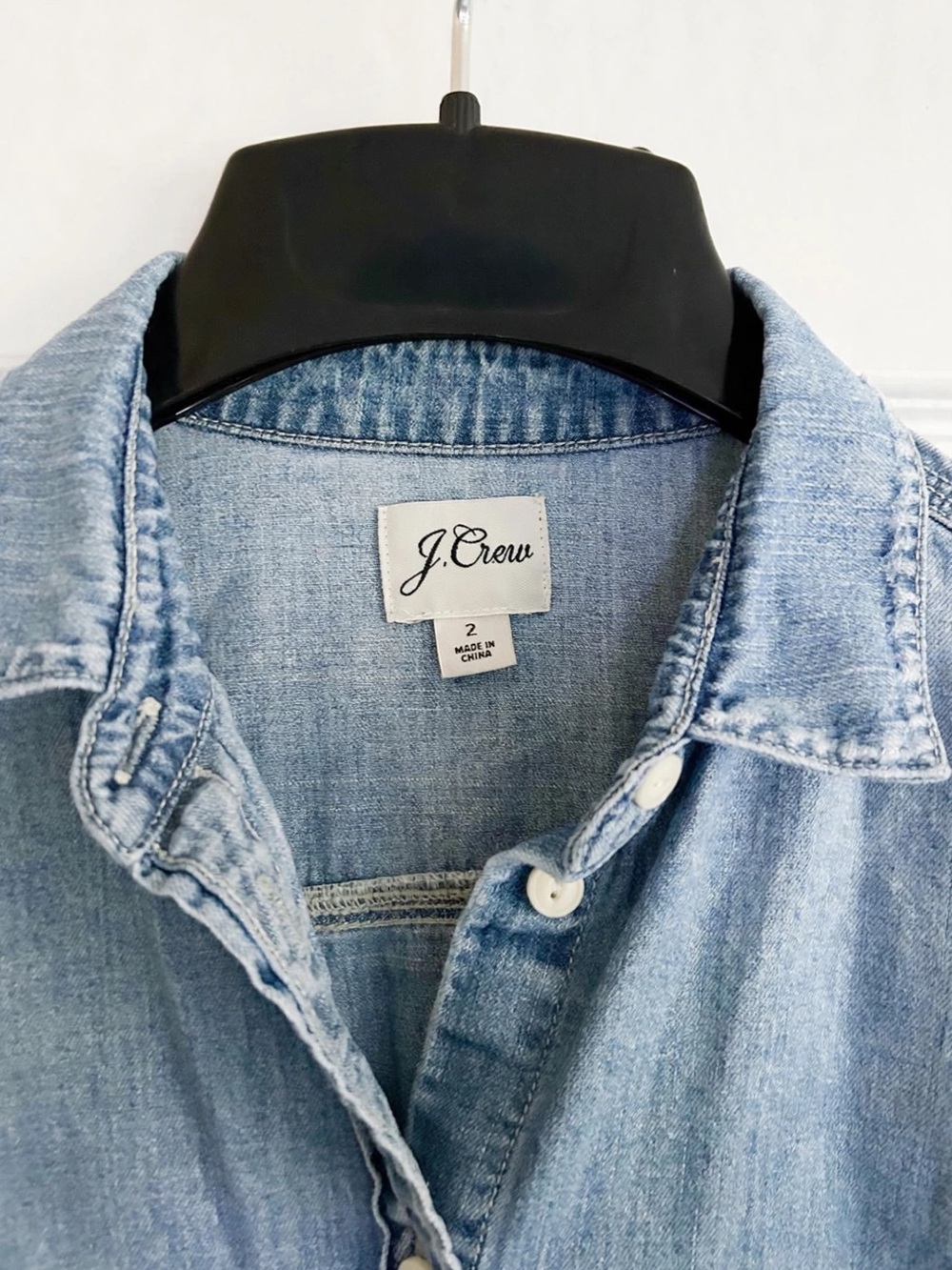 J.Crew Chambray Denim Button Down Shirt Light Wash Women’s 2 - Picture 3 of 8
